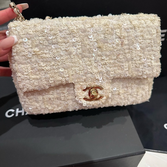 Chanel Clutch Limited Edition - Picture 4 of 10